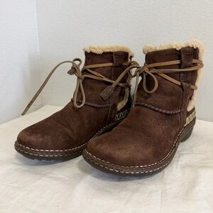 Ugg Cove Dark brown ankle boots 5178 Genuine Sheepskin size 7